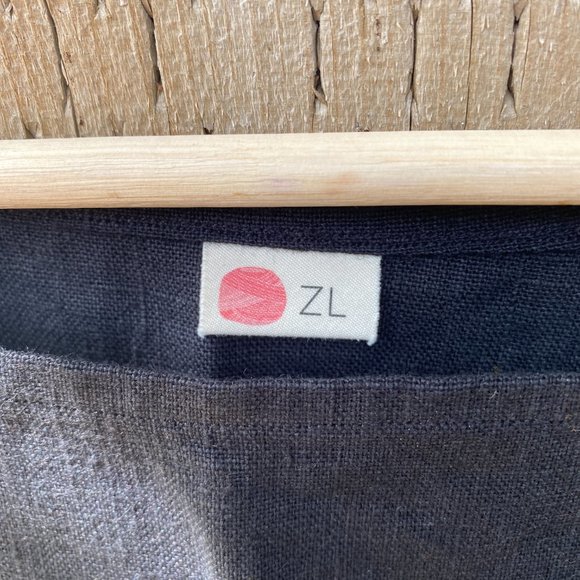 Black linen sashiko stitch tunic dress with pockets - handmade by Zoe Loomis - Picture 5 of 16